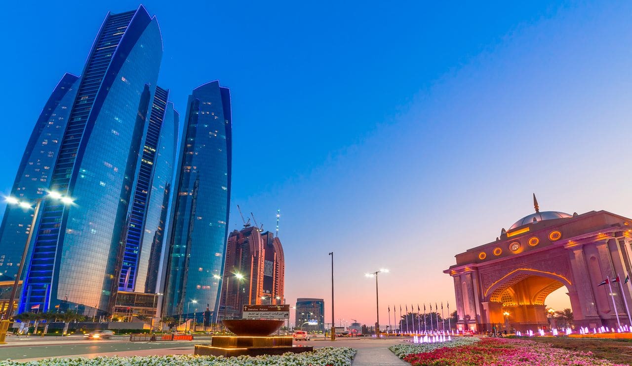 أفضل التطبيقات لحياة مريحة في العاصمة الإماراتية